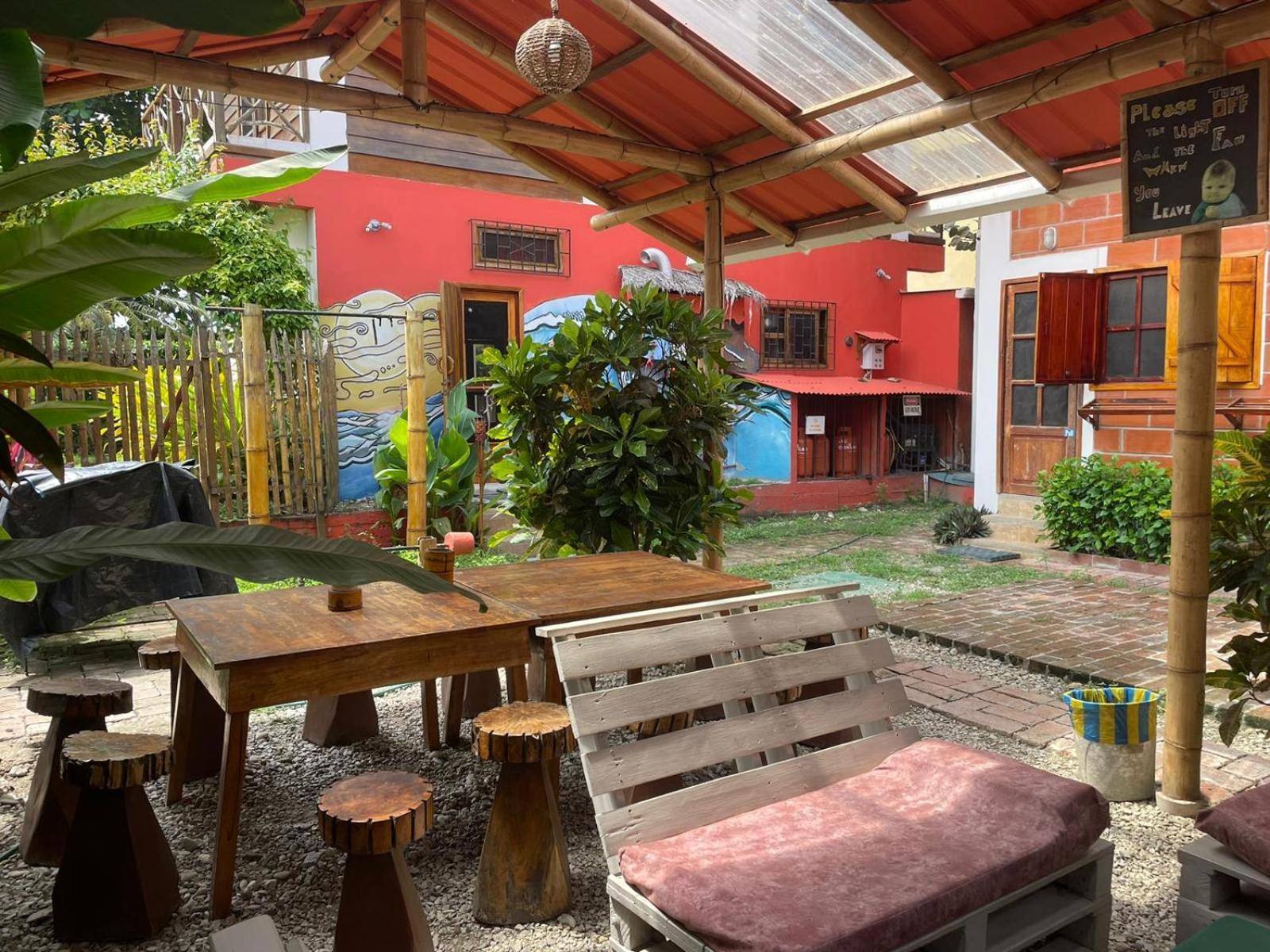 Esperanto Bed & Breakfast Surf Hostel Montanita Exterior photo